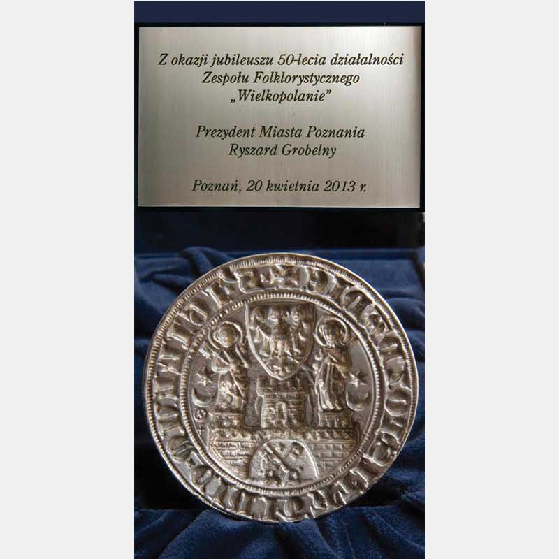 Na zdjęciu srebrna pieczęć z herbem miasta Poznania.