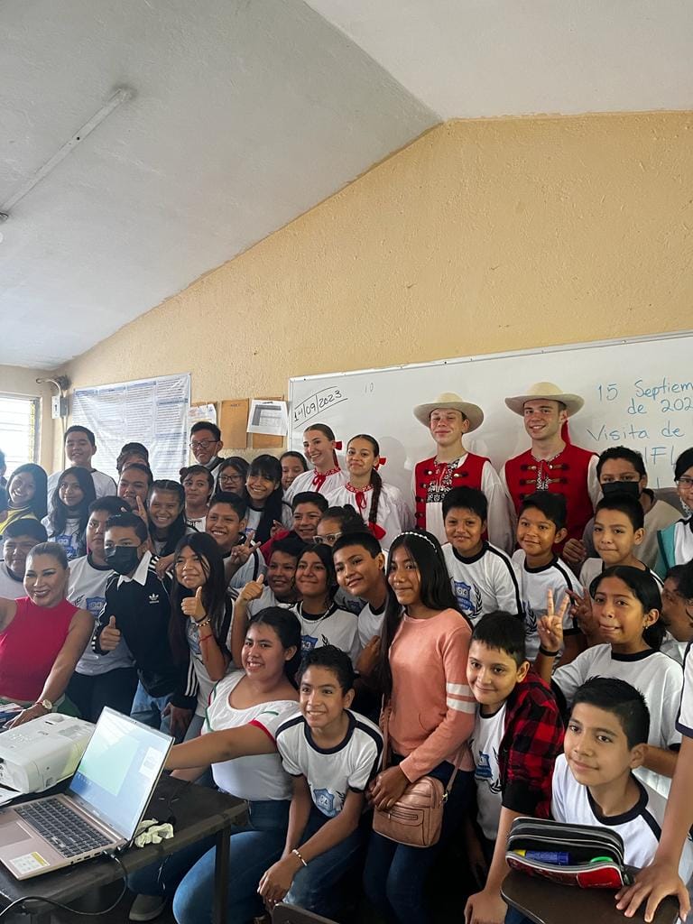 tancerze w meksykańskiej szkole