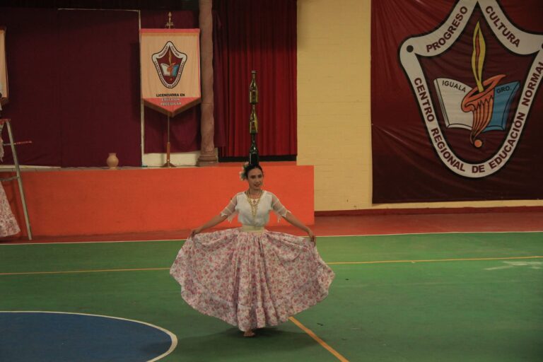 tancerka z Paragwaju na scenie